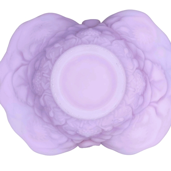 Fenton Lilac Waterlily Basket - Picture 9 of 10